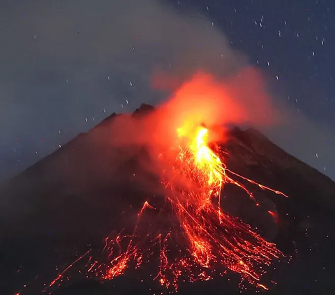 Gunung Merapi Luncurkan Guguran Lava Sejauh Ribuan Meter