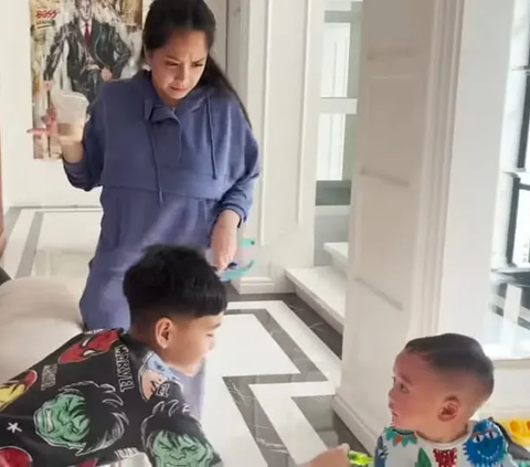 Rafathar Goda Rayyanza Pakai Suntikan Mainan Langsung Lari Histeris Ketakutan