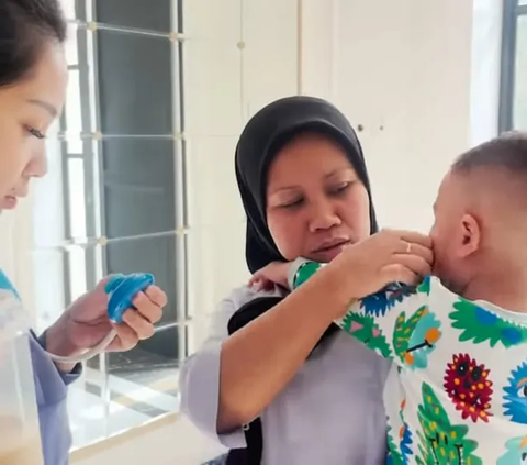 Rafathar Goda Rayyanza Pakai Suntikan Mainan Langsung Lari Histeris Ketakutan