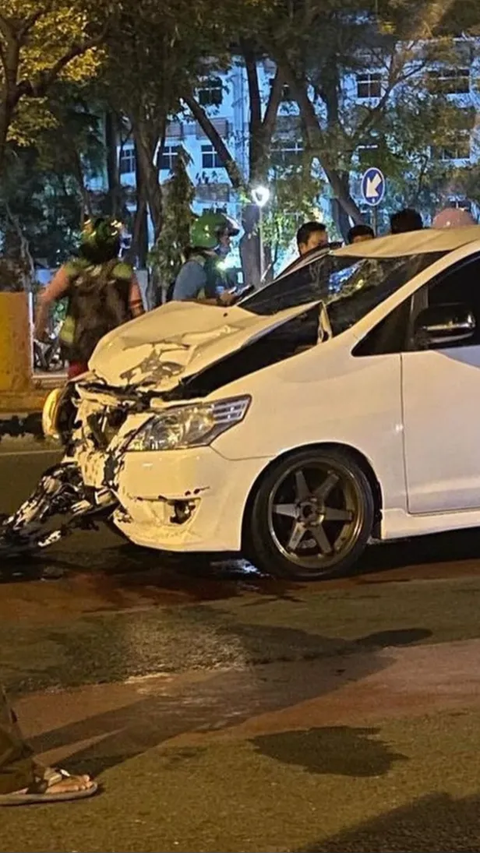 Pemotor Bonceng 3 Tewas Ditabrak Mobil saat Melintas di Kemayoran<br>