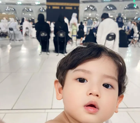 Jourell Anak Roger Danuarta Selfie di Depan Ka'bah, Bikin Gemas Ramai Didoakan jadi Anak Soleh