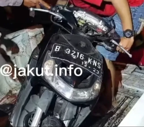 Pemotor Bonceng 3 Tewas Ditabrak Mobil saat Melintas di Kemayoran