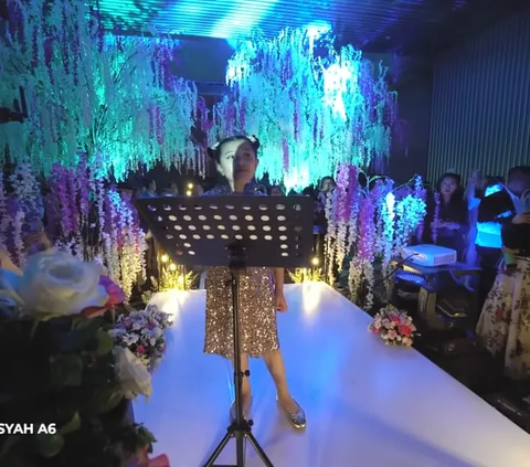 Potret Arsy Hermansyah Jadi Wedding Singer Sukses Memukau Tamu Undangan dengan Suaranya yang Indah