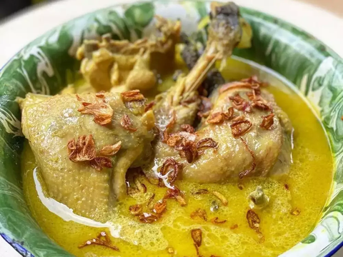 8. Kari Ayam Kampung