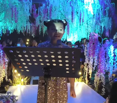 Potret Arsy Hermansyah Jadi Wedding Singer Sukses Memukau Tamu Undangan dengan Suaranya yang Indah