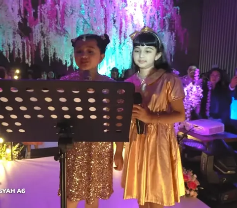 Potret Arsy Hermansyah Jadi Wedding Singer Sukses Memukau Tamu Undangan dengan Suaranya yang Indah