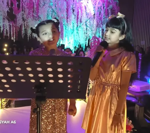 Potret Arsy Hermansyah Jadi Wedding Singer Sukses Memukau Tamu Undangan dengan Suaranya yang Indah