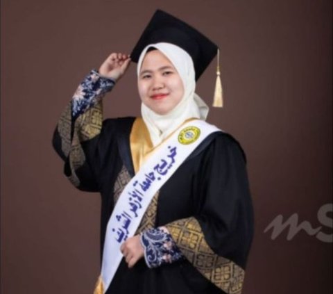 Previously Humiliated, Attitude Immediately Changed when Knowing that the Female Janitor is a Graduate of Al Azhar University in Egypt