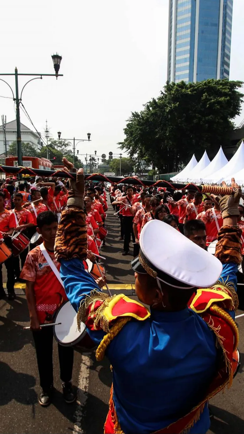 Kegiatan ini berisi parade seni, budaya, tarian Papua, marching band dari SMA.