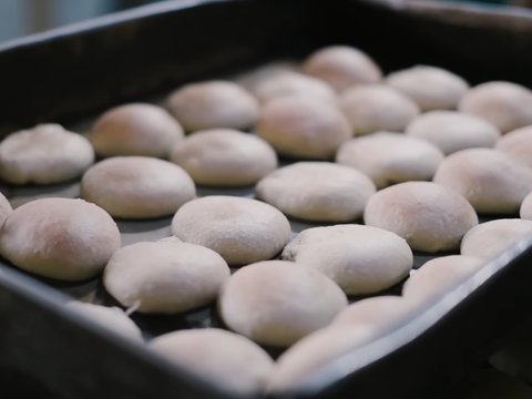 Kisah Mantan Buruh Pabrik Sukses Bangun Bisnis Roti di Ciamis, Raih Omzet Rp30 Juta per Hari