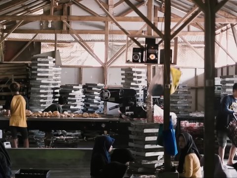 Kisah Mantan Buruh Pabrik Sukses Bangun Bisnis Roti di Ciamis, Raih Omzet Rp30 Juta per Hari