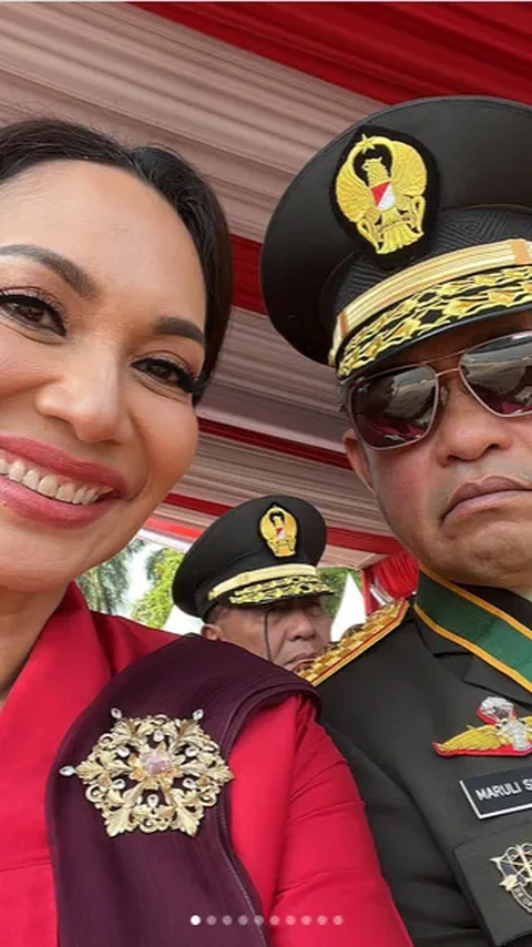 Maruli datang bersama sang istri sekaligus putri Menteri Koordinator Bidang Kemaritiman Republik Indonesia Kabinet Kerja Luhut Binsar Pandjaitan, Paulina Pandjaitan. <br>