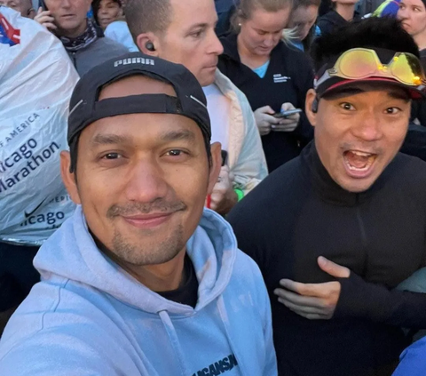 Potret Ibnu Jamil Sukses Ikut Chicago Marathon, Ririn 'Finish Full Senyum Tetep Keceh'