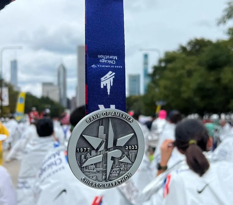 Potret Ibnu Jamil Sukses Ikut Chicago Marathon, Ririn 'Finish Full Senyum Tetep Keceh'