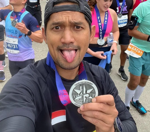 Potret Ibnu Jamil Sukses Ikut Chicago Marathon, Ririn 'Finish Full Senyum Tetep Keceh'