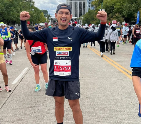 Potret Ibnu Jamil Sukses Ikut Chicago Marathon, Ririn 'Finish Full Senyum Tetep Keceh'