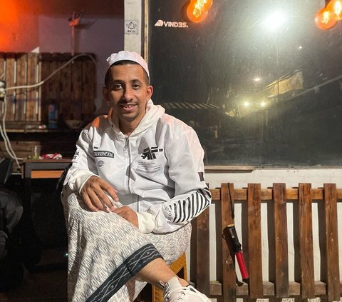 Attending Comedian Nopek Novian's Reception in Blora, Habib Jafar's Fashion Choice becomes the Highlight
