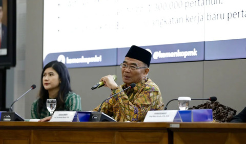 Muhadjir mengatakan, dunia aktivis kemahasiswaan menempa dirinya menjadi sosok yang kritis namun konstruktif. Aktivitas selama menjadi mahasiswa juga membuat dirinya bisa menggerakkan perubahan ke arah yang lebih baik. <br>