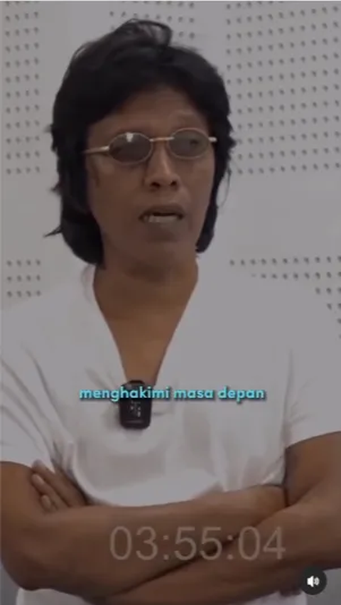 Di sisi lain, banyak pula orang-orang yang sering kali menghakimi masa depan anak sendiri. Biasanya mereka akan melihat dari perbuatan maupun perilaku si anak.<br>