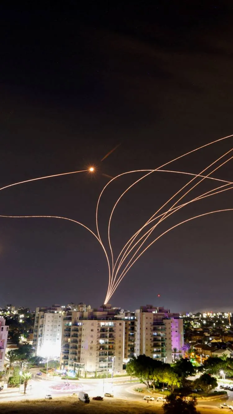Hamas mengklaim ada rudal yang ditembakkan sebanyak 5.000 unit, sementara Israel menyebut ada 3.000 unit yang diluncurkan Hamas.