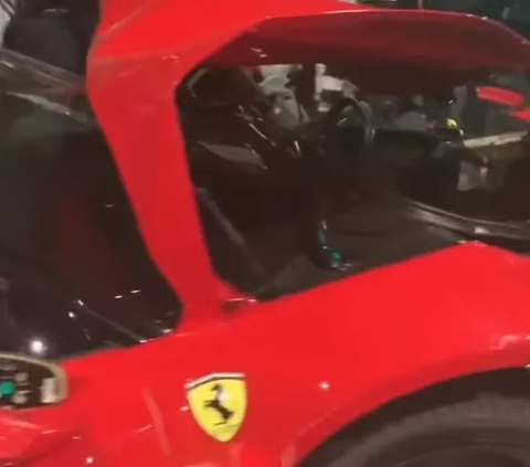 Ringsek Usai Kecelakaan di Senayan, Ini Spesifikasi Ferrari Berkecepatan 325 Km per Jam