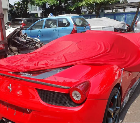 Ringsek Usai Kecelakaan di Senayan, Ini Spesifikasi Ferrari Berkecepatan 325 Km per Jam