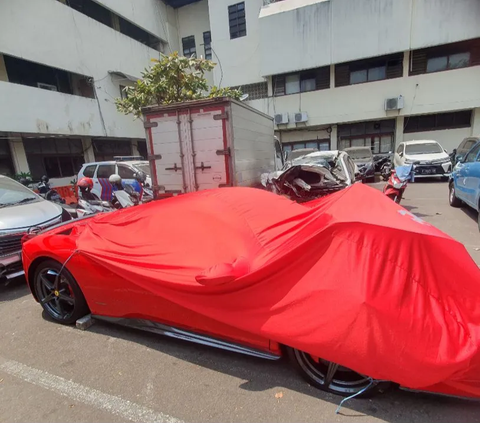 Ringsek Usai Kecelakaan di Senayan, Ini Spesifikasi Ferrari Berkecepatan 325 Km per Jam