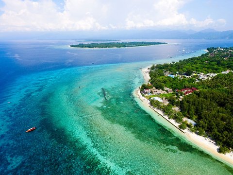 The Most Beautiful View When Landing the Plane is at Komodo Airport, Agree?