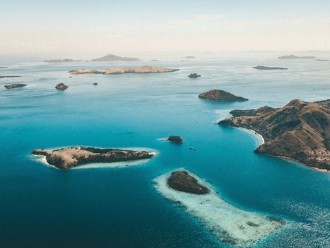 The Most Beautiful View When Landing the Plane is at Komodo Airport, Agree?