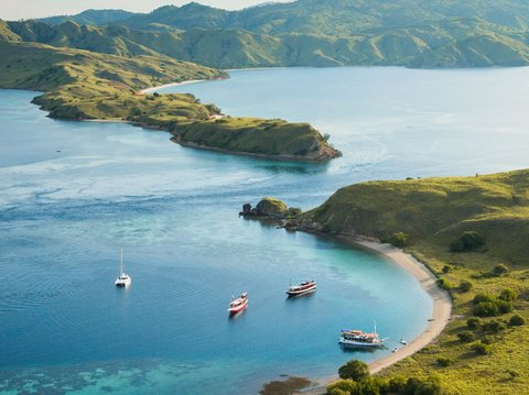 The Most Beautiful View When Landing the Plane is at Komodo Airport, Agree?