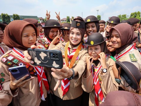 Hadiri Apel Besar Pramuka di Purbalingga, Atikoh Dicegat Siswa SMKN Jateng