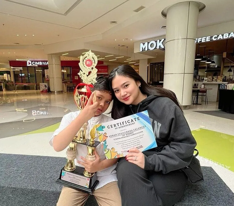 Potret Ganteng Muhammad Ali Anak Mulan Jameela & Ahmad Dhani Juara 1 Lomba Sempoa, Nama di Piala Bikin Salfok