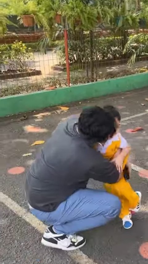 Ammar Zoni Bebas dari Penjara, Ini Momen Haru saat Bertemu Anak di Sekolah