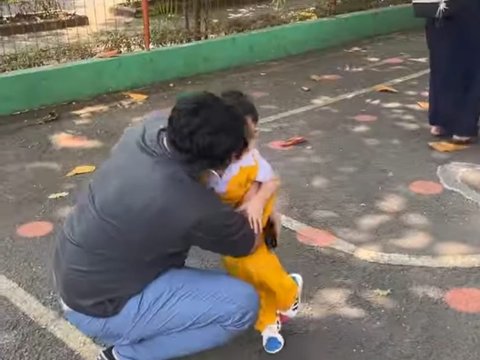 Ammar Zoni Bebas dari Penjara, Ini Momen Haru saat Bertemu Anak di Sekolah