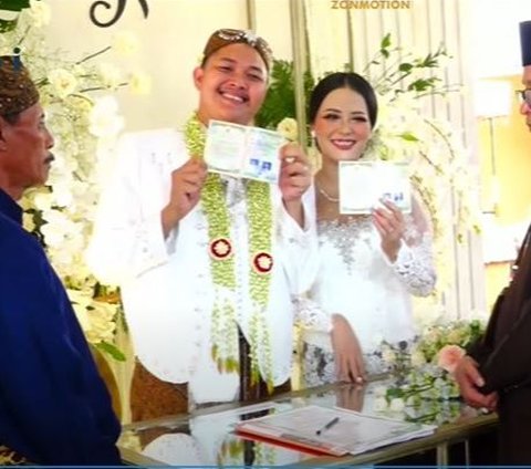 Sah Jadi Suami Istri, Intip Momen Akad Nikah Nopek Novian dan Yulia Lorena yang Penuh Khidmat