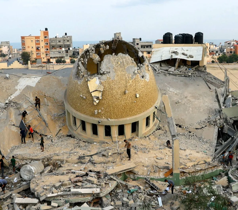 Kondisi Masjid Al-Amin Muhammad yang terlihat hancur di Gaza.<br><br>Salah satu tempat ibadah umat Islam terkemuka di Jalur Gaza ini menjadi target serangan pasukan Zionis imbas serangan Hamas ke Israel pada Sabtu (7/10/2023) lalu.