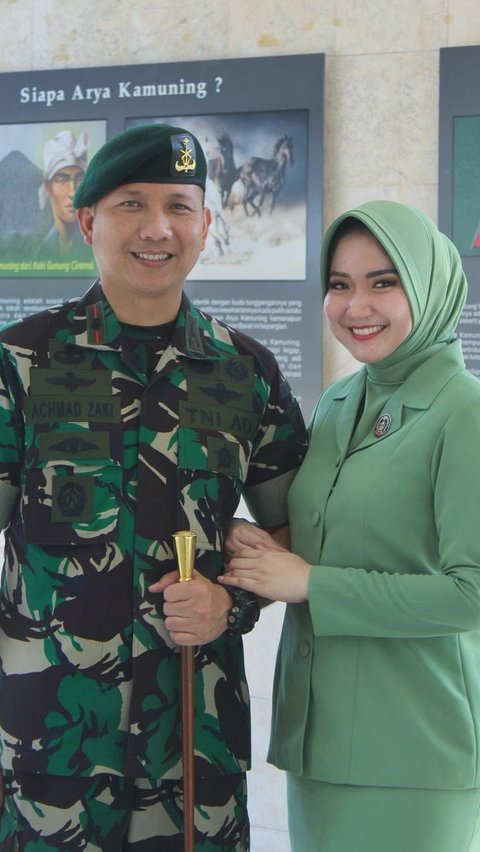 Portrait of Beautiful Celebrity Style Accompanying her Husband who is a TNI Professional on Duty