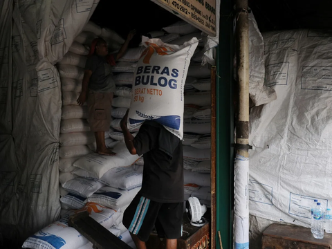 Tekan Lonjakan Harga, Bulog Jateng Distribusikan 10 Kg Beras ke 2,3 Juta Keluarga