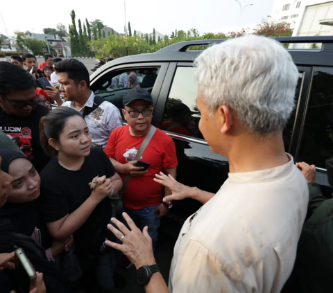 Respons Ganjar Tiba-Tiba 'Ditodong' Pertanyaan Dua Remaja Cirebon soal Penutupan TikTok Shop