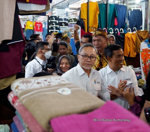 Datang ke Pasar Johar, Mendag Zulkifli Hasan Diskusi dengan Pedagang Soal Impor, Tata Perdagangan Luring dan Daring