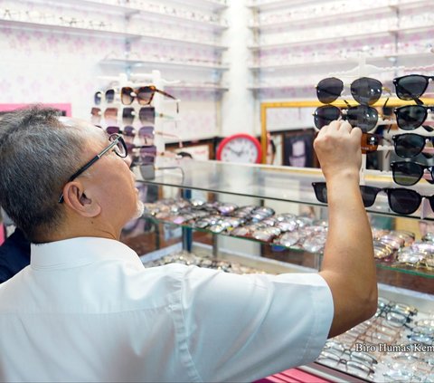 Datang ke Pasar Johar, Mendag Zulkifli Hasan Diskusi dengan Pedagang Soal Impor, Tata Perdagangan Luring dan Daring