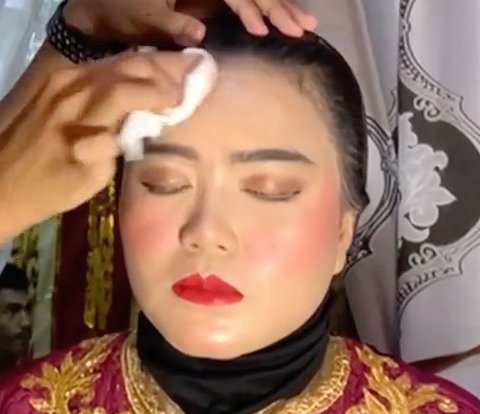 MUA Asked to Fix Bridal Makeup, the Result Looks Like a Different Person
