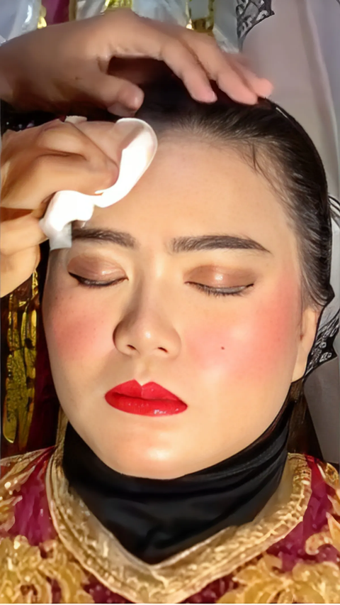 MUA Asked to Fix Bridal Makeup, the Result of the Makeover Looks Like a Different Person