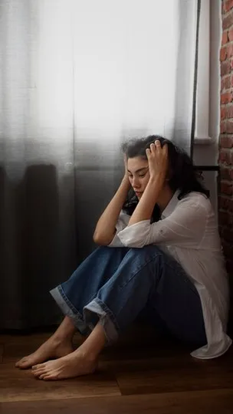 1. Generalized Anxiety Disorder (GAD)<br>GAD ditandai dengan rasa khawatir dan tegang yang berlebihan. Orang dengan GAD cenderung gelisah meski tidak sedang dalam situasi menegangkan.