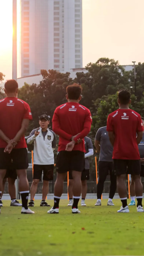 Latihan perdana jelang berhadapan dengan Brunei Darussalam itu diikuti 26 pemain Timnas Indonesia.