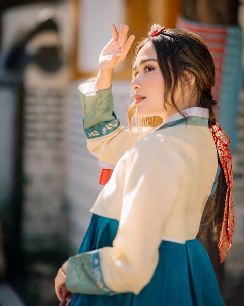 Pakai Hanbok, 7 Foto Cantik Yasmine Wildblood Saat Liburan di Korea Bak Princess