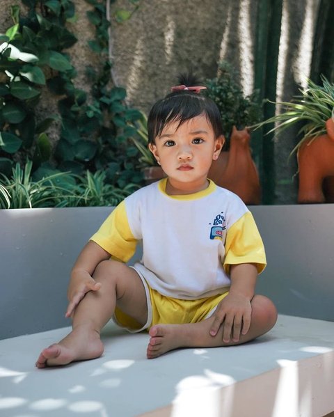 Genap Berusia 1 Tahun, Potret Amala Anak Irish Bella & Ammar Zoni Bak Model CIlik, Sudah Jago Berpose