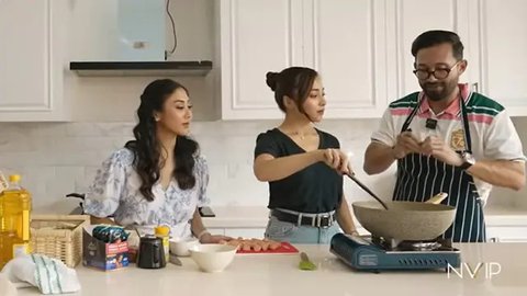 Seru Abis! Nikita Willy Langsung Ajak Chef Pro ke Rumah Buat Momen Masak Bareng Sang Adik