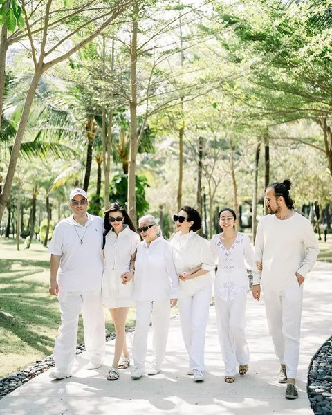 6 Potret Gaya Elegan Raline Shah bersama Keluarga di Alam Terbuka dengan Outfit Kasual yang Menawan!