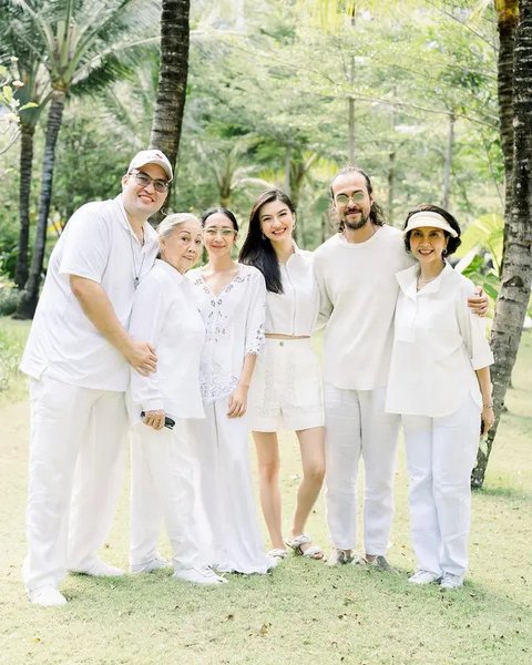6 Potret Gaya Elegan Raline Shah bersama Keluarga di Alam Terbuka dengan Outfit Kasual yang Menawan!